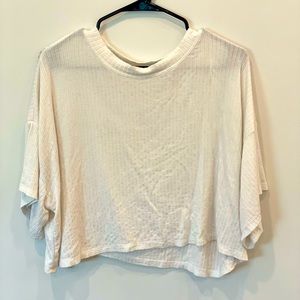 Casual off-white crop top